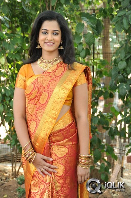 Nanditha-at-Krishnamma-Kalipindi-Iddarini-Movie-Opening